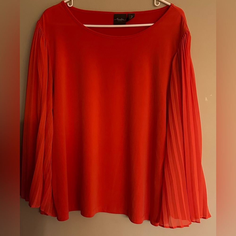 TRAVELERS BY CHICO size MEDIUM (2) ORANGE Blouse with Pleated Sleeves
